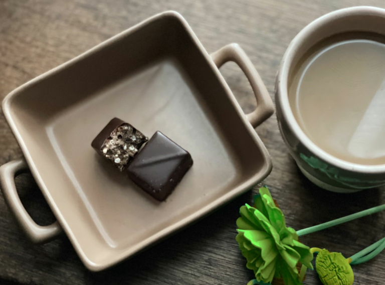 究極のピスタチオプラリネチョコレート|バレンタインチョコ人気通販ひとくちチョコレート